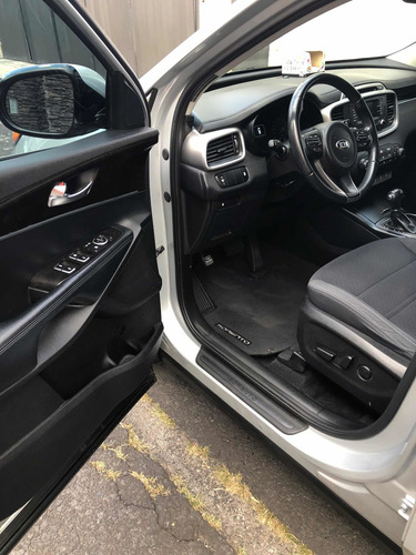 Imagen 11 de 15 de Kia Sorento 2016 2.4 Lx At