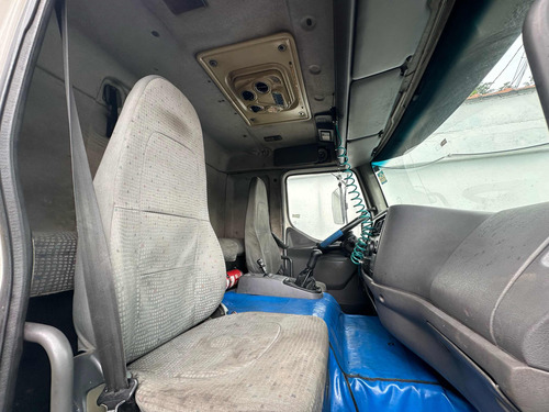 Volvo Vm 23-240 Baú 8.20m Plataforma Hidráulica- Motor Feito