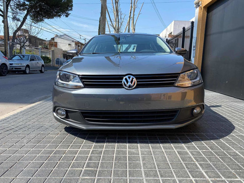 Imagen 3 de 10 de Volkswagen Vento 2013 2.5 Luxury 170cv