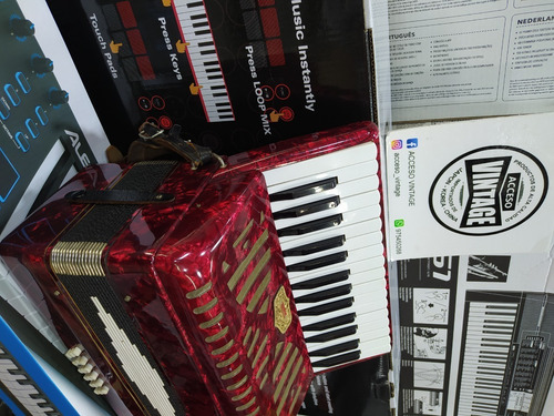 Acordeon Tombo, 32 Teclas, 18 Bajos, Steel Reeds Nº181