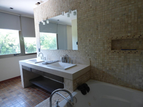 Casa En Venta City Bell Calle 24 E/ 476 Y 477 - Dacal Bienes Raices