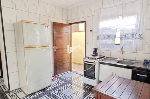 Imagem 8 de 13 de Casa Com Quintal E Churrasqueira A 200 Metros Rodovia