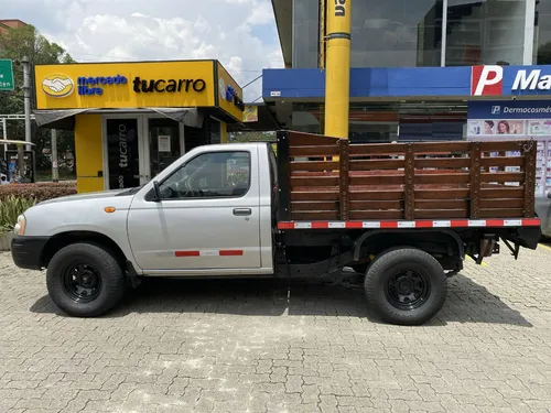 Nissan Np300 Frontier 2.4 Estacas 2013