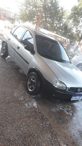 Imagem 1 de 6 de Chevrolet Corsa Classic Modelo 2001