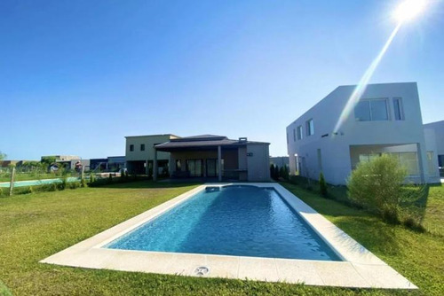 Casa En  Alquiler En Santa Elena, Pilar Del Este 