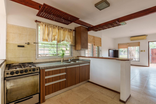 Casa Venta Funes 2 Dormitorios Jardin Miramar Esquina Maistegui