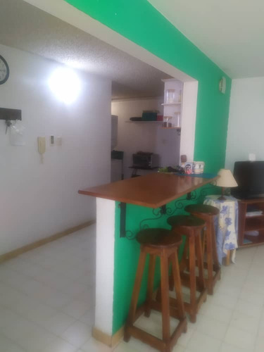Imagen 2 de 10 de Rosmeli Vende Cómodo Apartamento En Res. Don Bosco Al Lado Del C.c La Granja Naguanagua