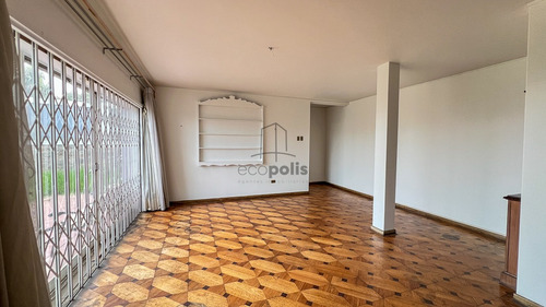 Encantadora Casa Con Diseño Clásico Y Vista Al Mar En Viña