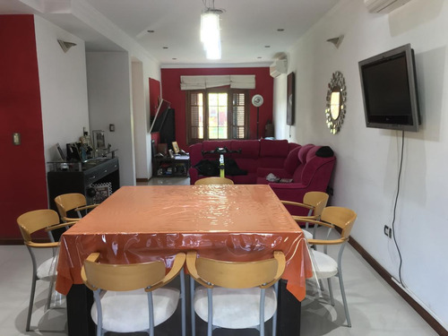 Imagen 3 de 18 de Venta Casa De 2 Plantas En Excelente Ubicación - Francisco Alvarez