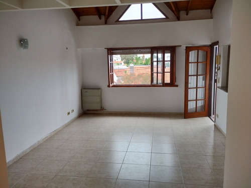 Loft 2 Ambientes En Planta Alta. Chauvín