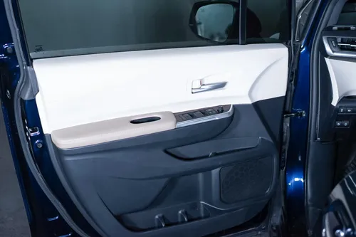 Toyota Sienna XLE Piel Híbrida