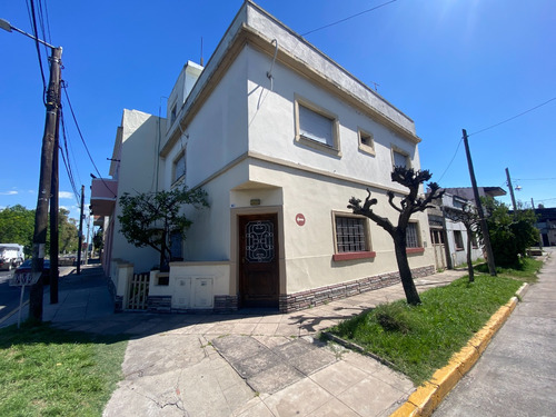 Venta Ph 3 Ambientes Planta Baja Con Patio A La Calle.