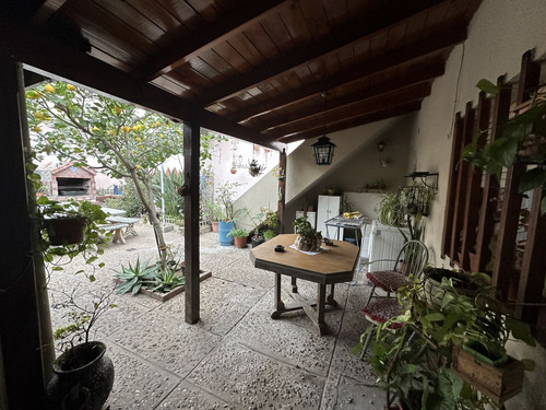 Casa En Venta En Barrio Naón