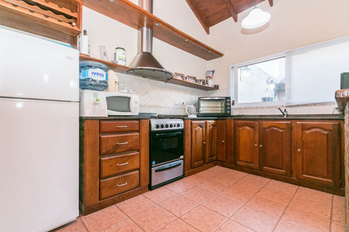 Chalet 2 Plantas Con Jardin Y Quincho