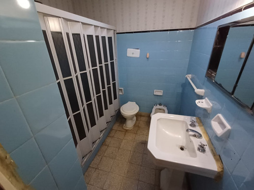 Venta Casa De 2 Dormitorios Con Parque Y Piscina - Alvarez