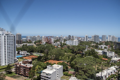Hermoso Penthouse Con Vista Al Mar.- Ref: 2540