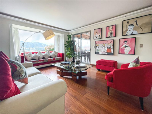 Casa En Venta De 4 Dorm. En Lo Barnechea