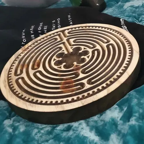 Laberinto De Madera Para Meditar Con Los Dedos