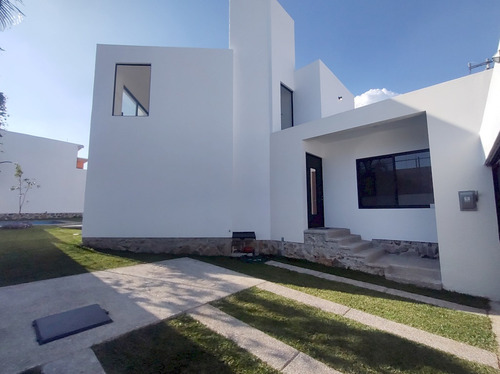 Casa Nueva En Venta En Lomas Tetela, Cuernavaca Morelos.