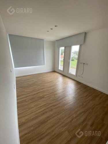 Imagen 28 de 30 de Excelente Casa Moderna En Exclusivo Barrio Rumenco.
