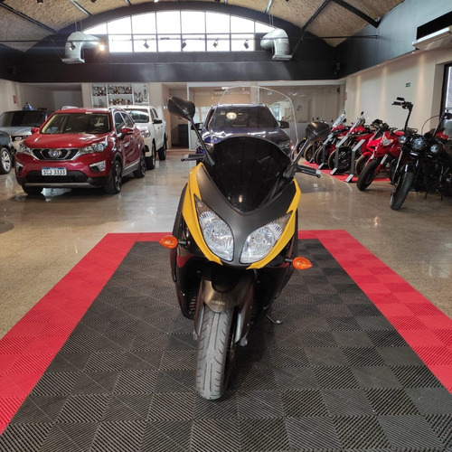Imagen 2 de 10 de Yamaha Tmax Hilton Motors Co
