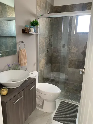 Casa En Venta Entre El Refugio Y Zibata, 3 Recamaras, 2.5 Baños, Alberca, S.24.7