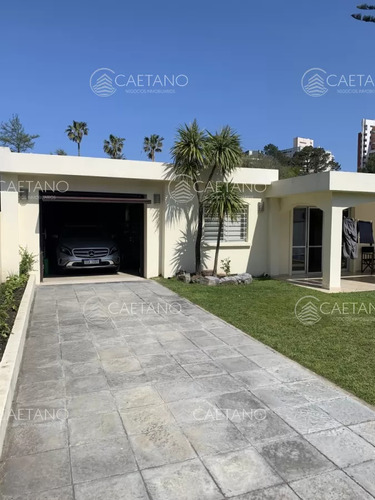 Casa De Cuatro Dormitorios Completamente Reciclada En Venta En Playa Mansa