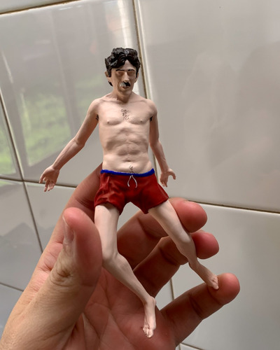 Figura Charly Garcia Saltando A La Piscina 15cm