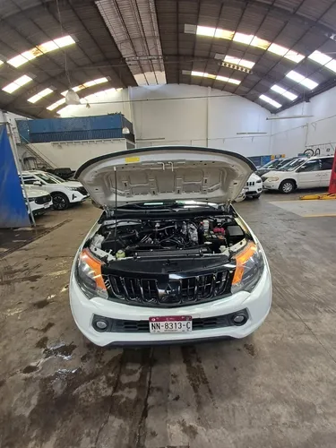 Mitsubishi L200 2.4 Cabina Doble 4x2 Mt