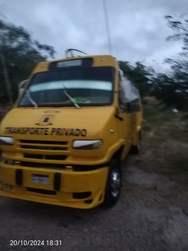 Microbús Prisma En Execelentes Condiciones Para 27 Pasajeros