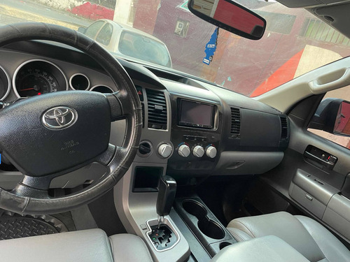 Imagen 4 de 11 de Toyota Tundra 4x4 Full Cuero