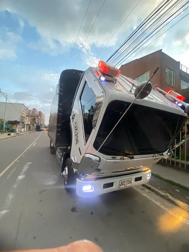 Camion De Carrocería Estacas ,poco Uso Unico Dueño ,