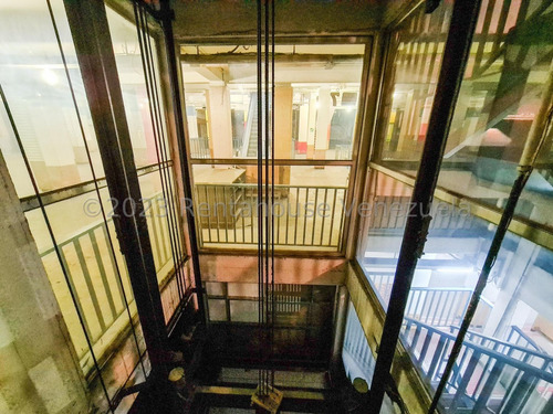 Venta De Edificio Comercial En La Avenida Baralt Cl Mls 25-9944