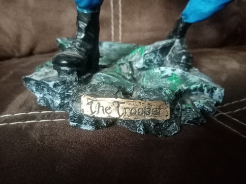 Figura De Eddie Iron Maiden - The-trooper Resina Y Botella (Usado)