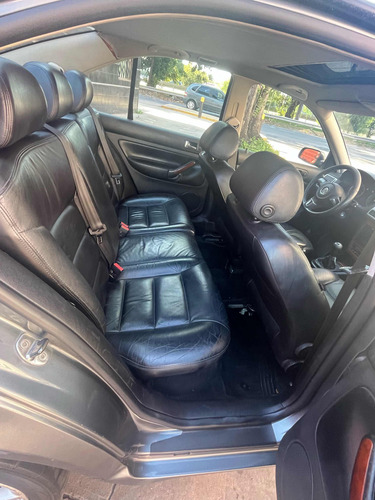 Volkswagen Bora 1.8 Highline T 180cv Cuero