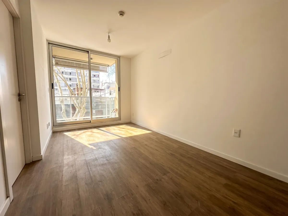Alquiler De Apartamento De 1 Dormitorio En Cordón Sur / Edificio Torres Oliva · Foto 2