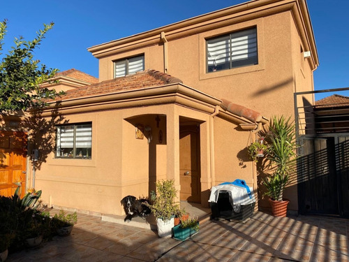 Linda Casa Familiar En El Corazón De Parque Brisas Norte
