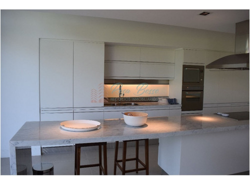 Apartamento En Brava, 3 Dormitorios *- Ref: 2566