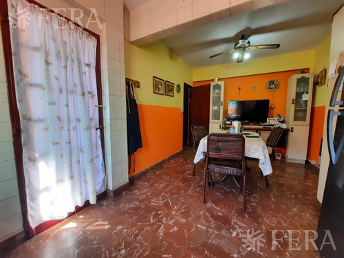 Venta De Casa De 5 Ambientes Con Cochera Y Local En Lanús Oeste