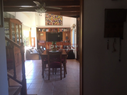 Casa En Zona De Colegios- Ref: 8920