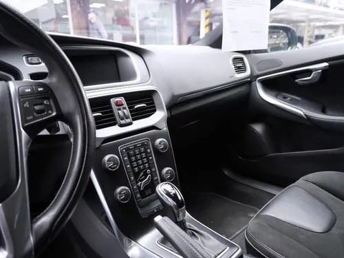 Volvo V40 2.0 T4 Drive-e R-design