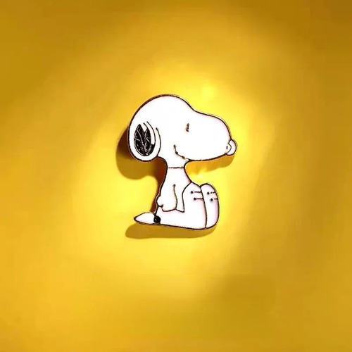 Pin Snoopy Sentado Alegre Broche Metálico Pins Mochila