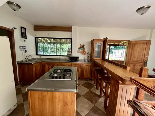Finca Exclusiva En San Jerónimo Con Piscina Y Amplios Espacios