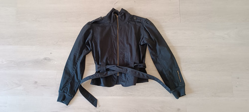 Campera Nike Dryfit Mujer Tm Vestir Con Cinto (Usado)