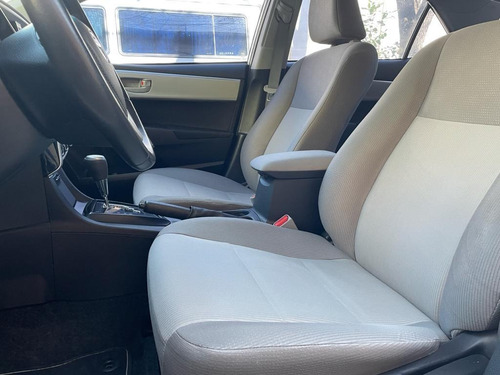 Imagen 8 de 13 de Toyota Corolla 2017 1.8 Xli Cvt 140cv
