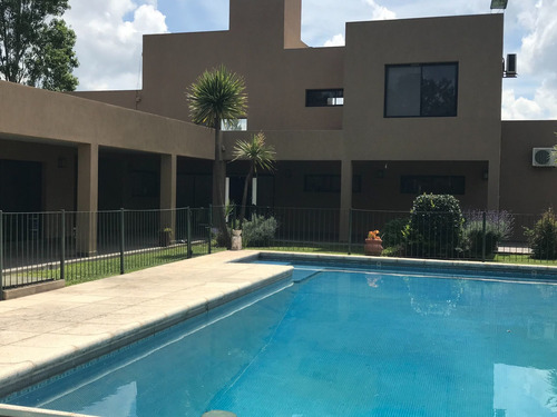 Imagen 1 de 30 de Venta Casa 2463 Mts2 De Parque Con Piscina Pilar