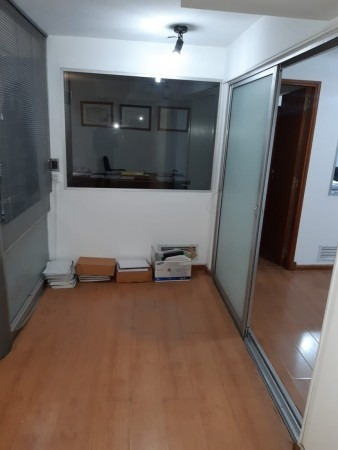Imagen 2 de 11 de Centro Excelente Oficina En Venta- Calle Tucumán Al 20