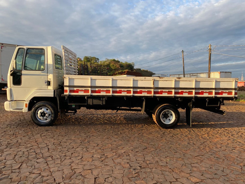 Cargo 815 4x2 Carroceria