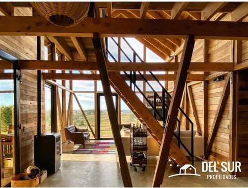 Casa Con Gran Diseño De Contrucción