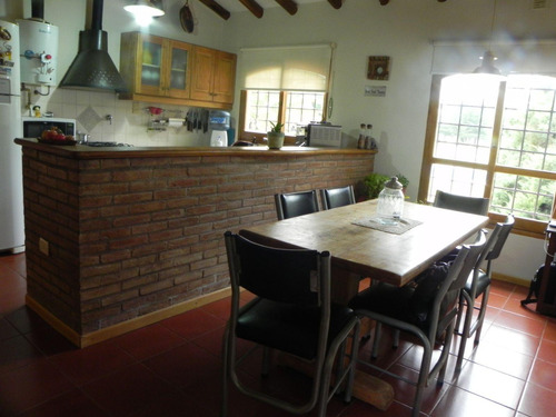 Casa En Venta - 5 Dormitorios 3 Baños - Cocheras - 30.780mts2 - Rama Caída, San Rafael